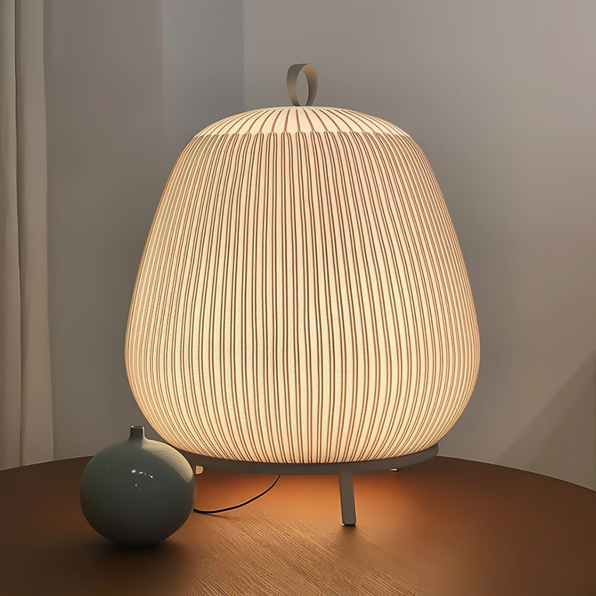 Nancy moderne bordlampe i stof