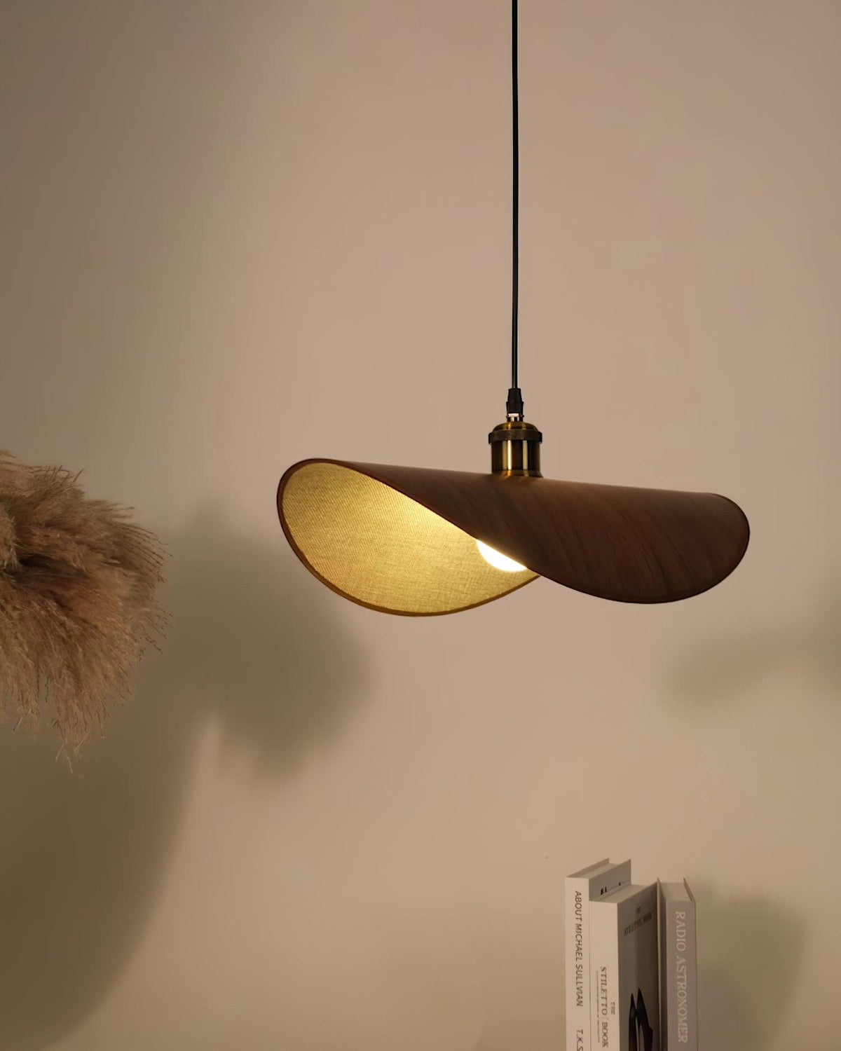 Mirelle-riippuvalaisin, pellavakangasvarjostin, puu ja minimalistinen tyyli