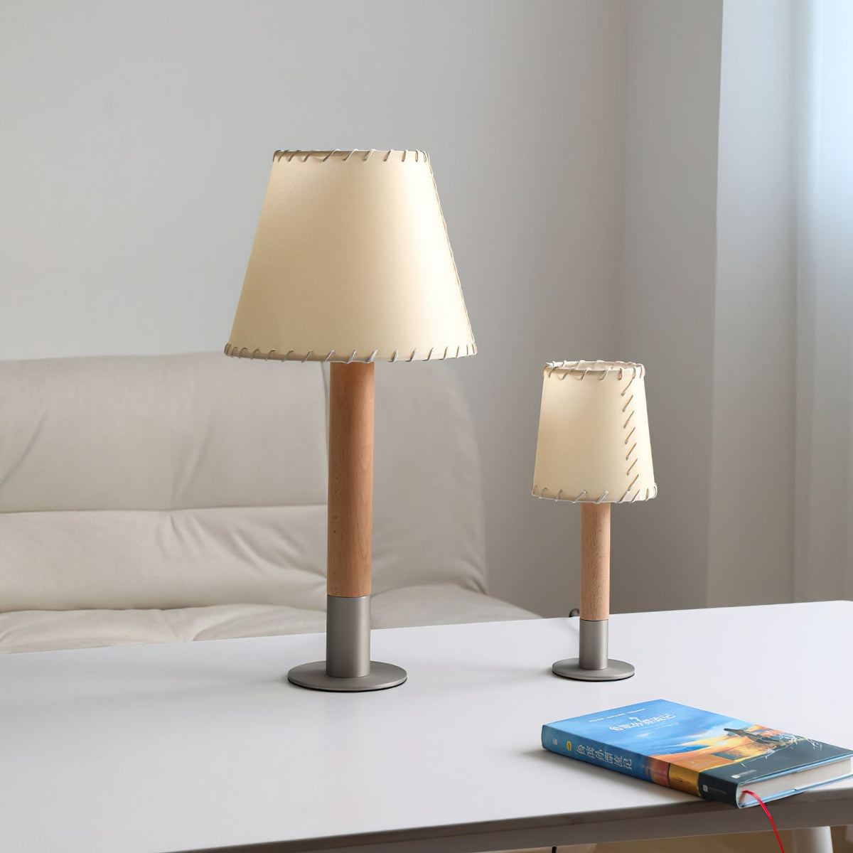Lunve bordlampe med pergamentskærm