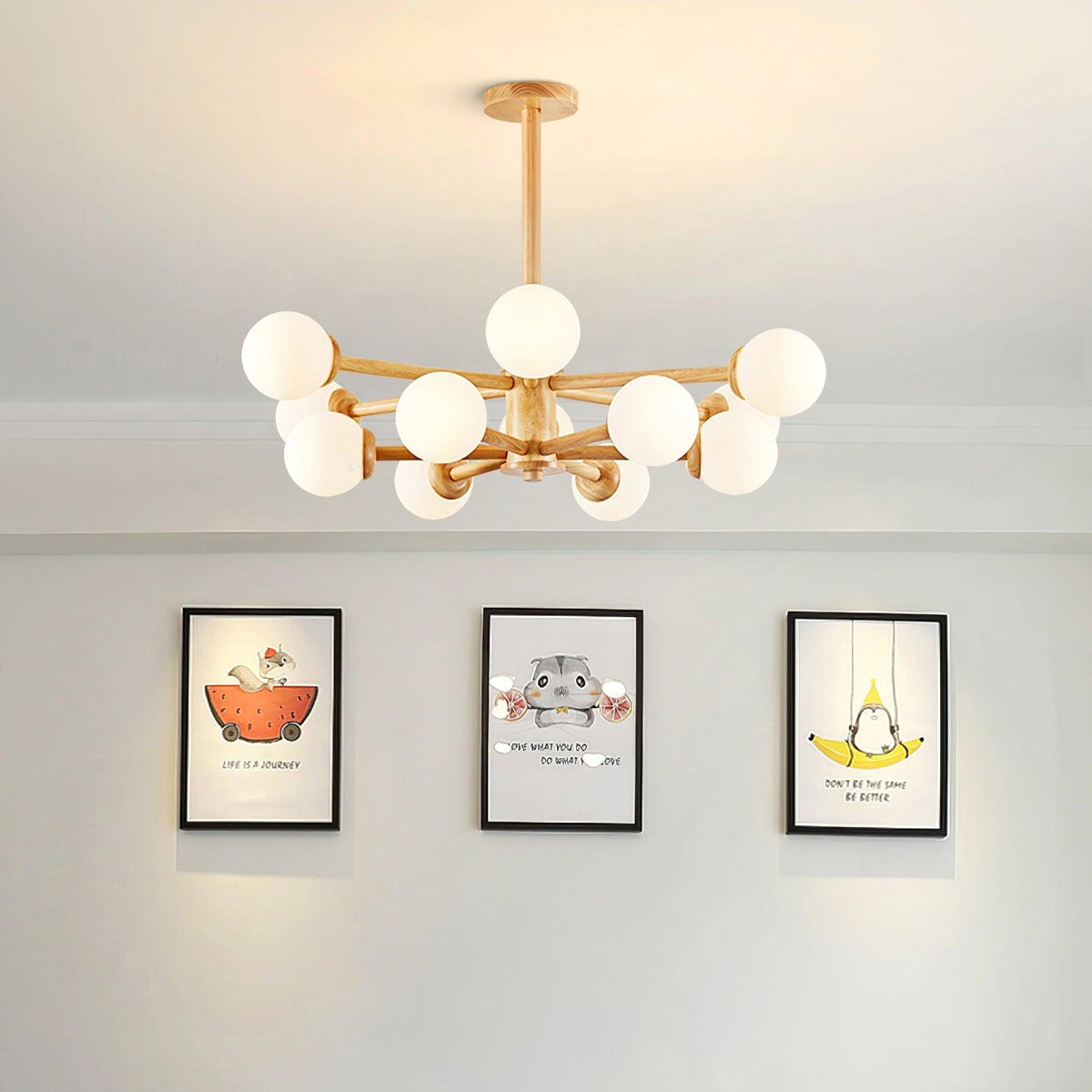 Kalds-kattokruunu, minimalistinen luonnonläheinen puupallovalaisin