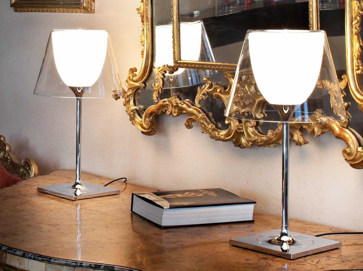 Bravon bordlampe i plast