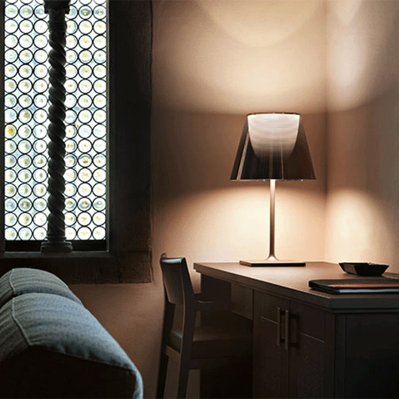 Bravon bordlampe i plast