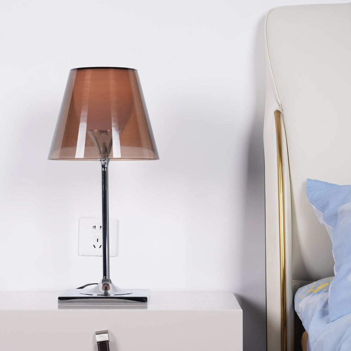 Bravon bordlampe i plast