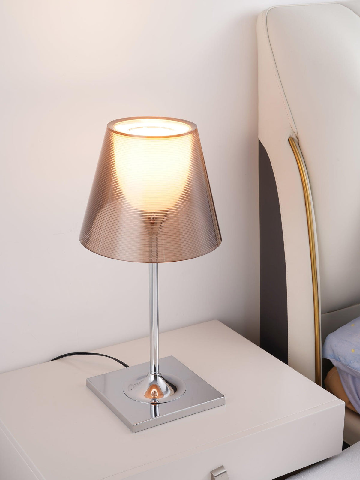 Bravon bordlampe i plast