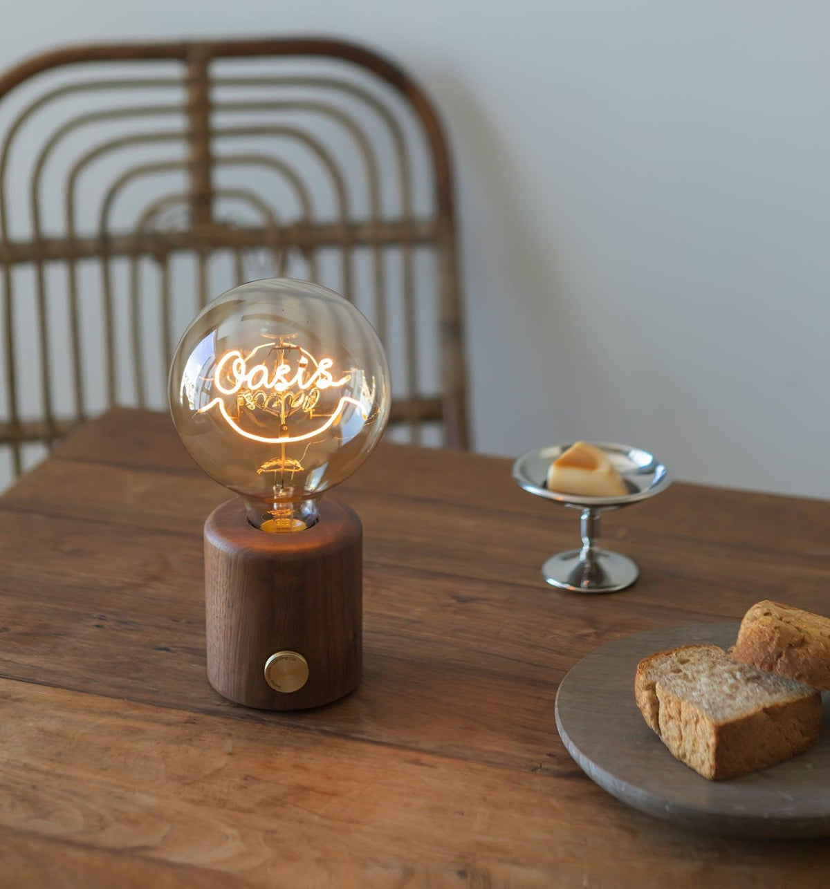 Candeeiro de mesa Altheil retro em madeira