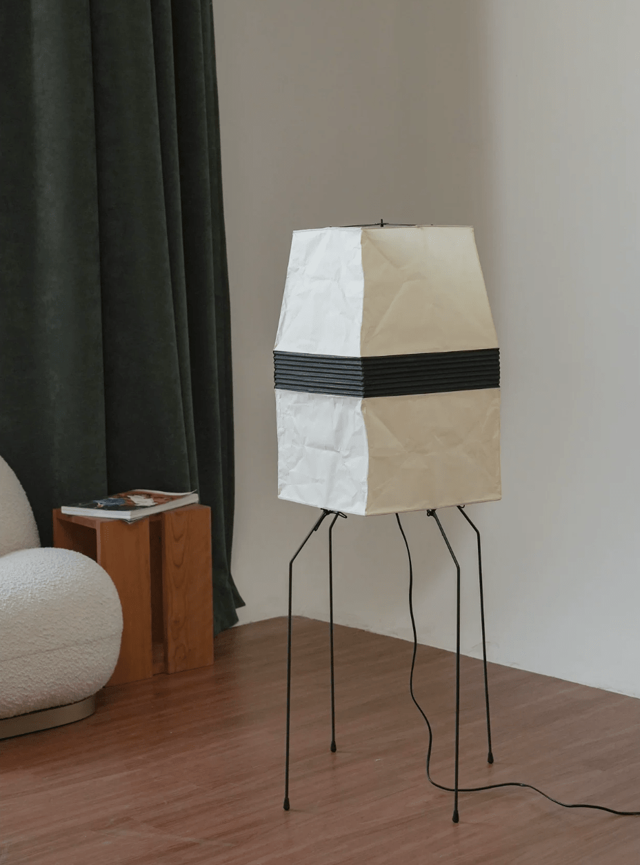 Candeeiro de mesa e de pé com cúpula de papel Piaiveria