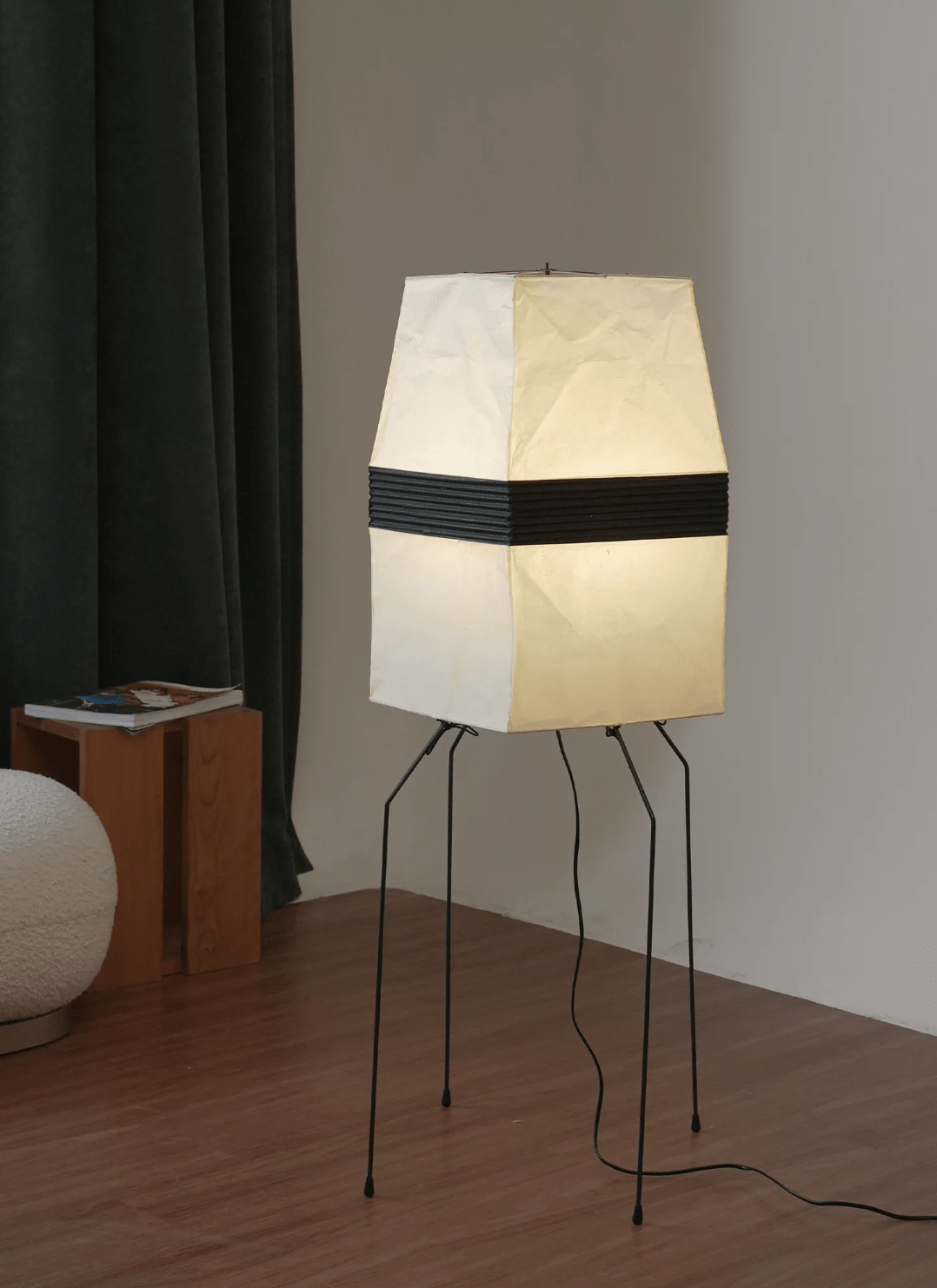 Candeeiro de mesa e de pé com cúpula de papel Piaiveria
