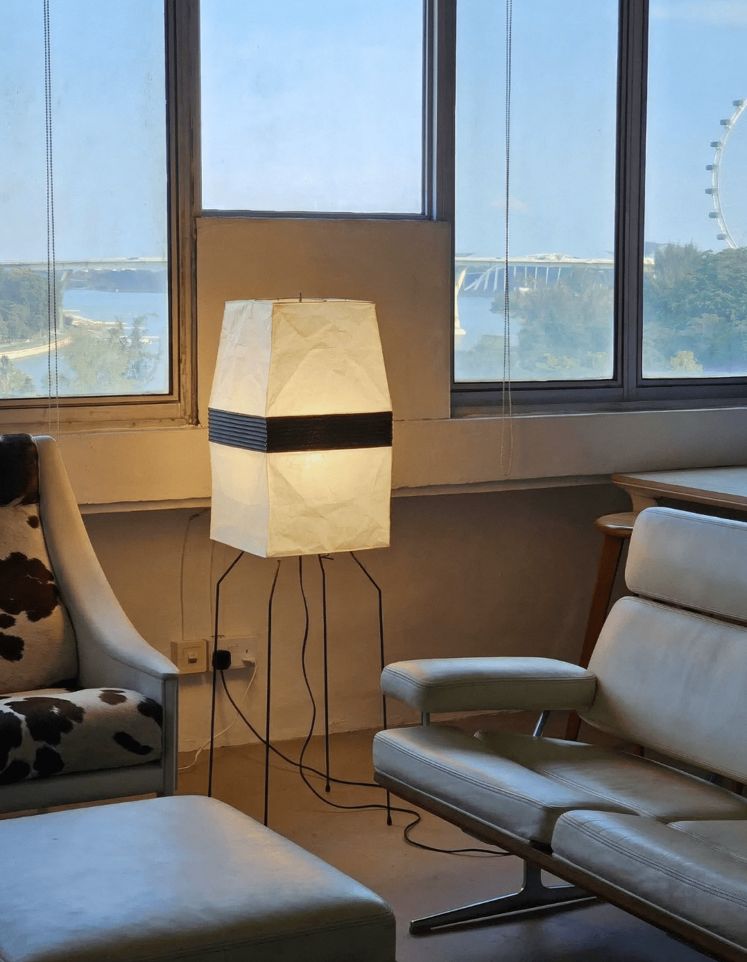 Candeeiro de mesa e de pé com cúpula de papel Piaiveria