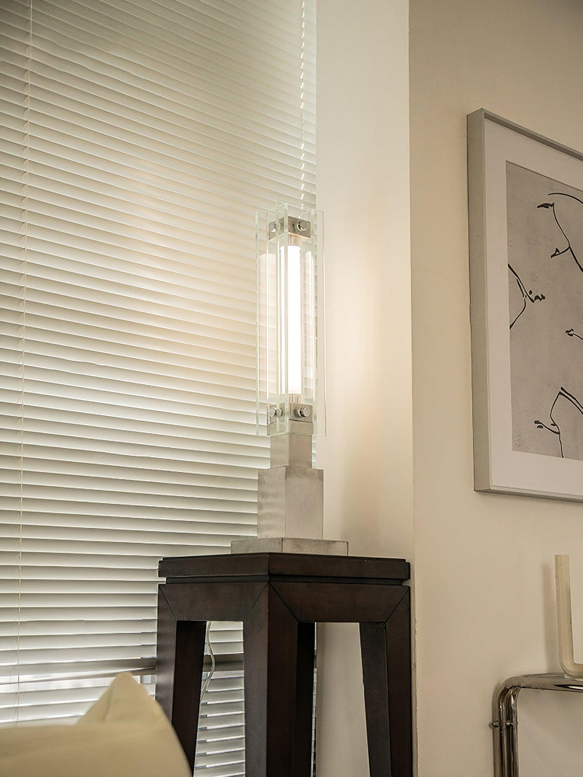Modern bordslampa i akryl från Uloril