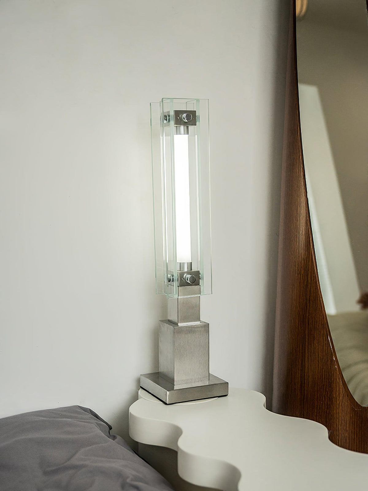 Modern bordslampa i akryl från Uloril