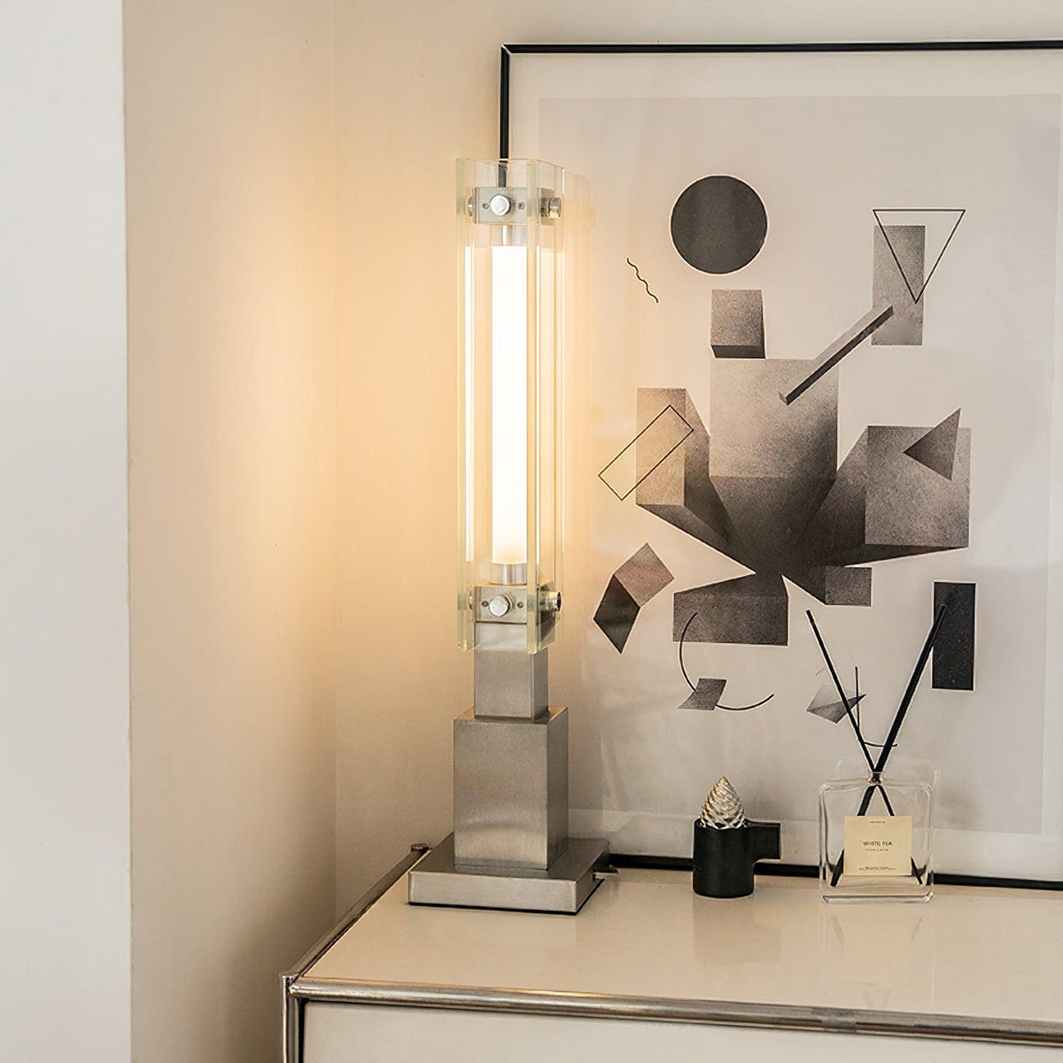 Modern bordslampa i akryl från Uloril