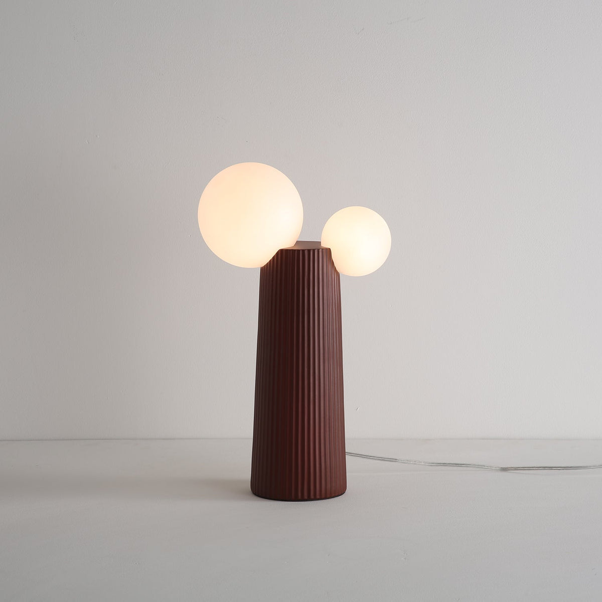 Zenithre lekfull bordslampa i harts och plast