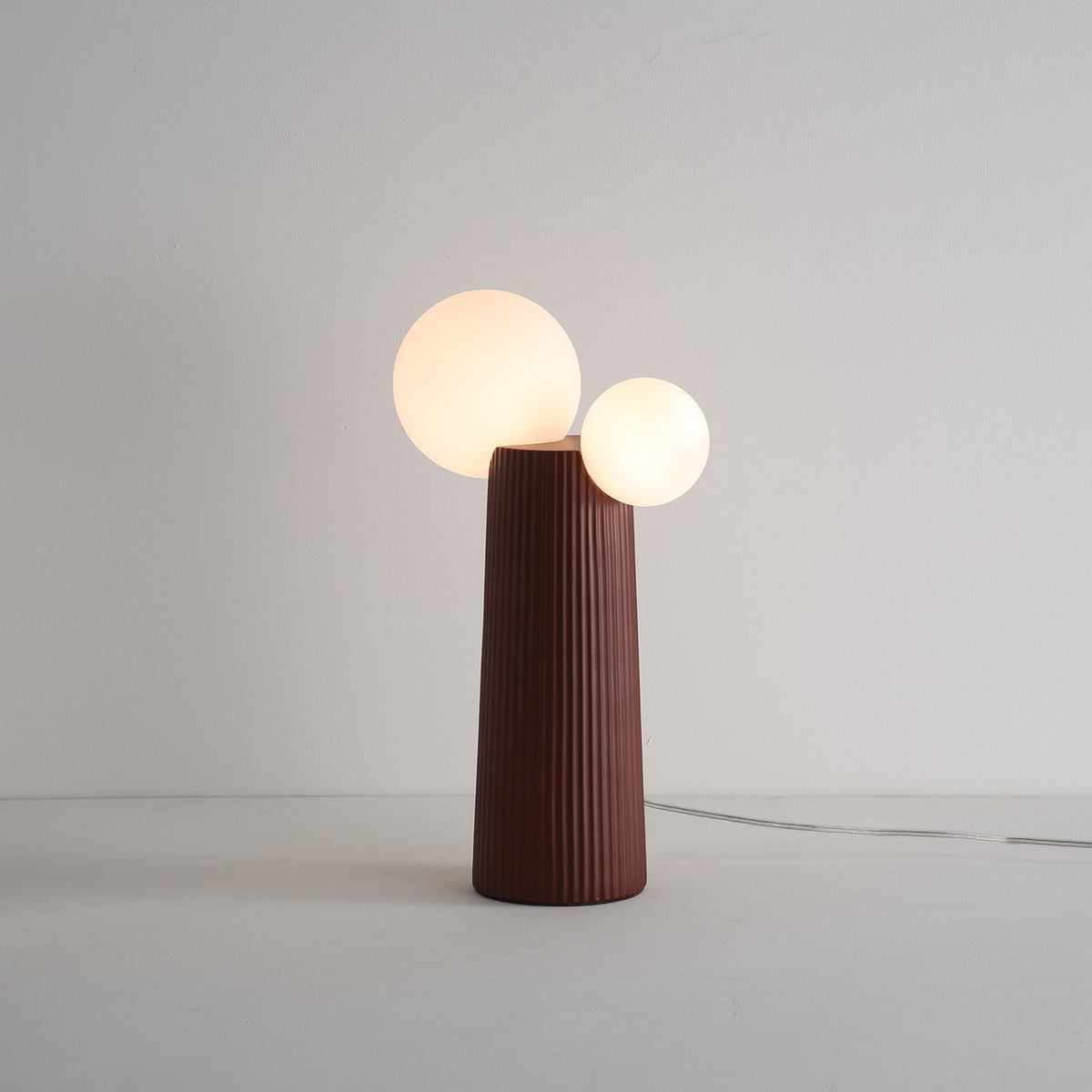 Zenithre lekfull bordslampa i harts och plast