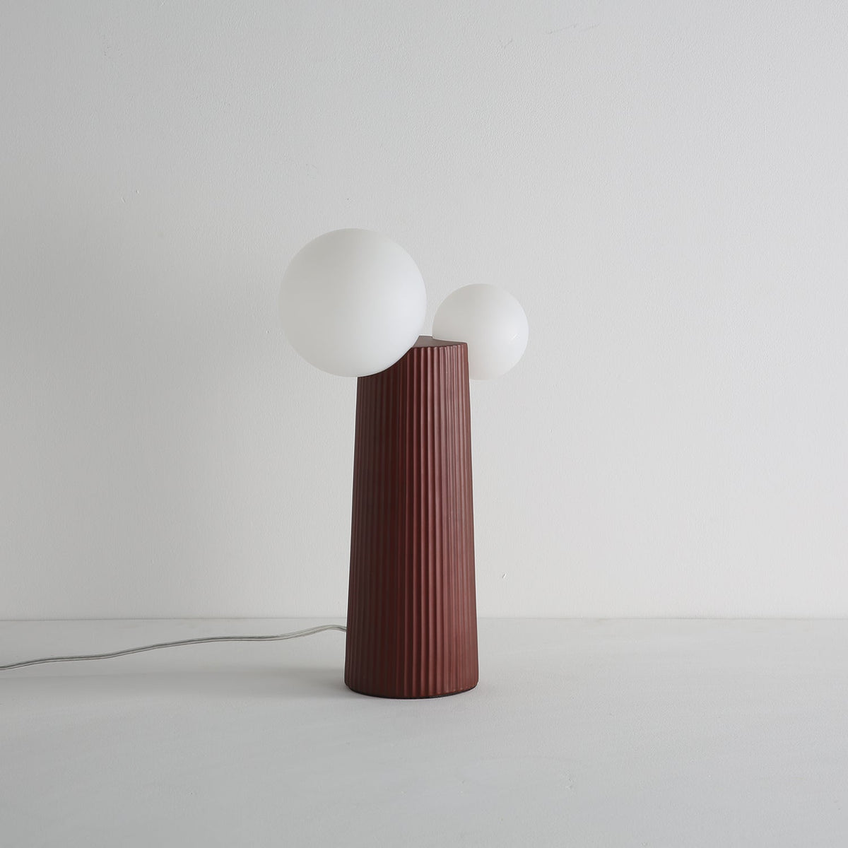 Zenithre lekfull bordslampa i harts och plast