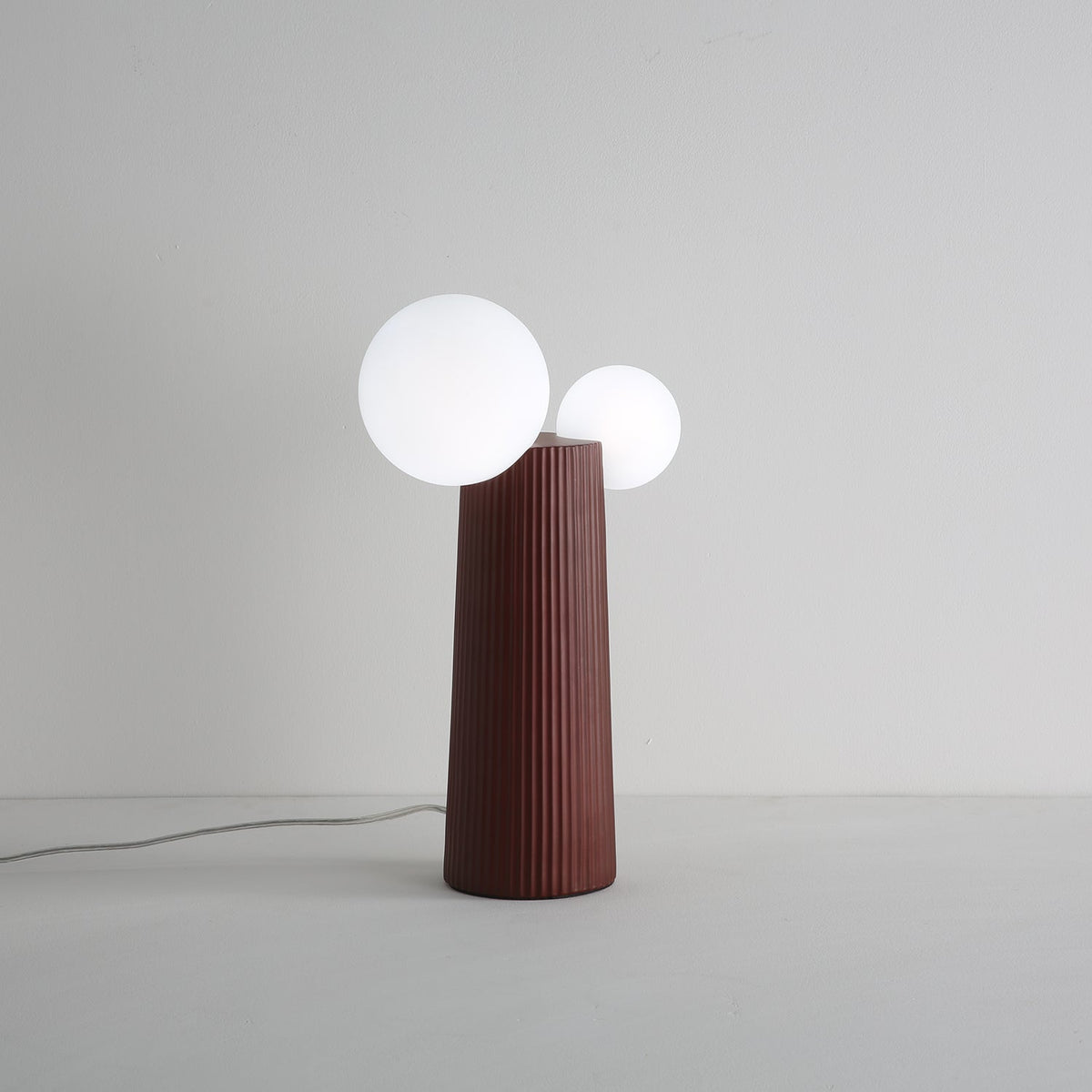Zenithre lekfull bordslampa i harts och plast