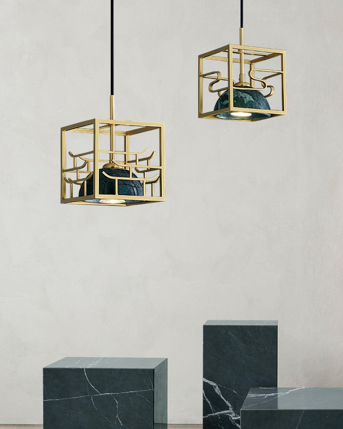 Cubo moderne pendellampe i messing