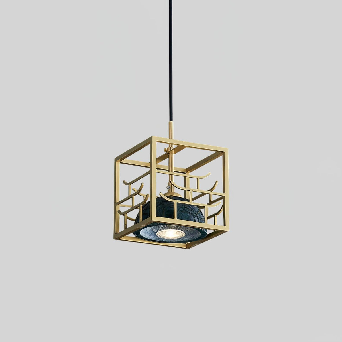 Cubo modern pendellampa i mässing