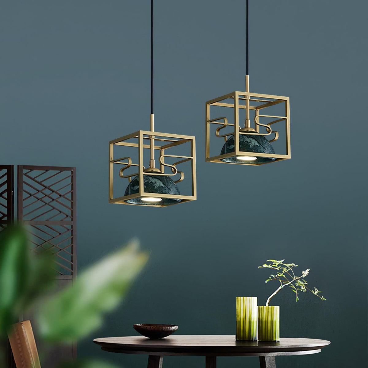 Cubo moderne pendellampe i messing