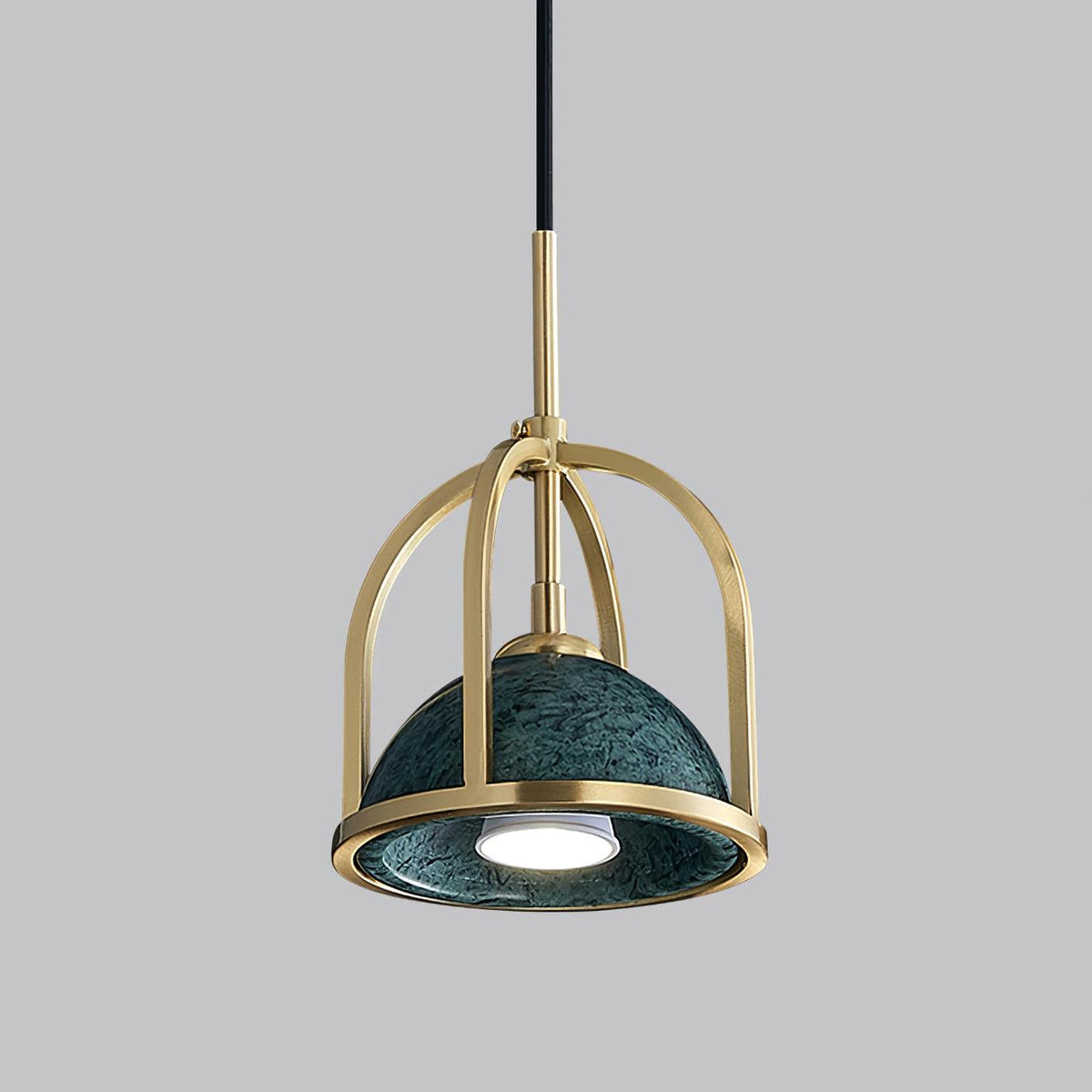 Cubo moderne pendellampe i messing