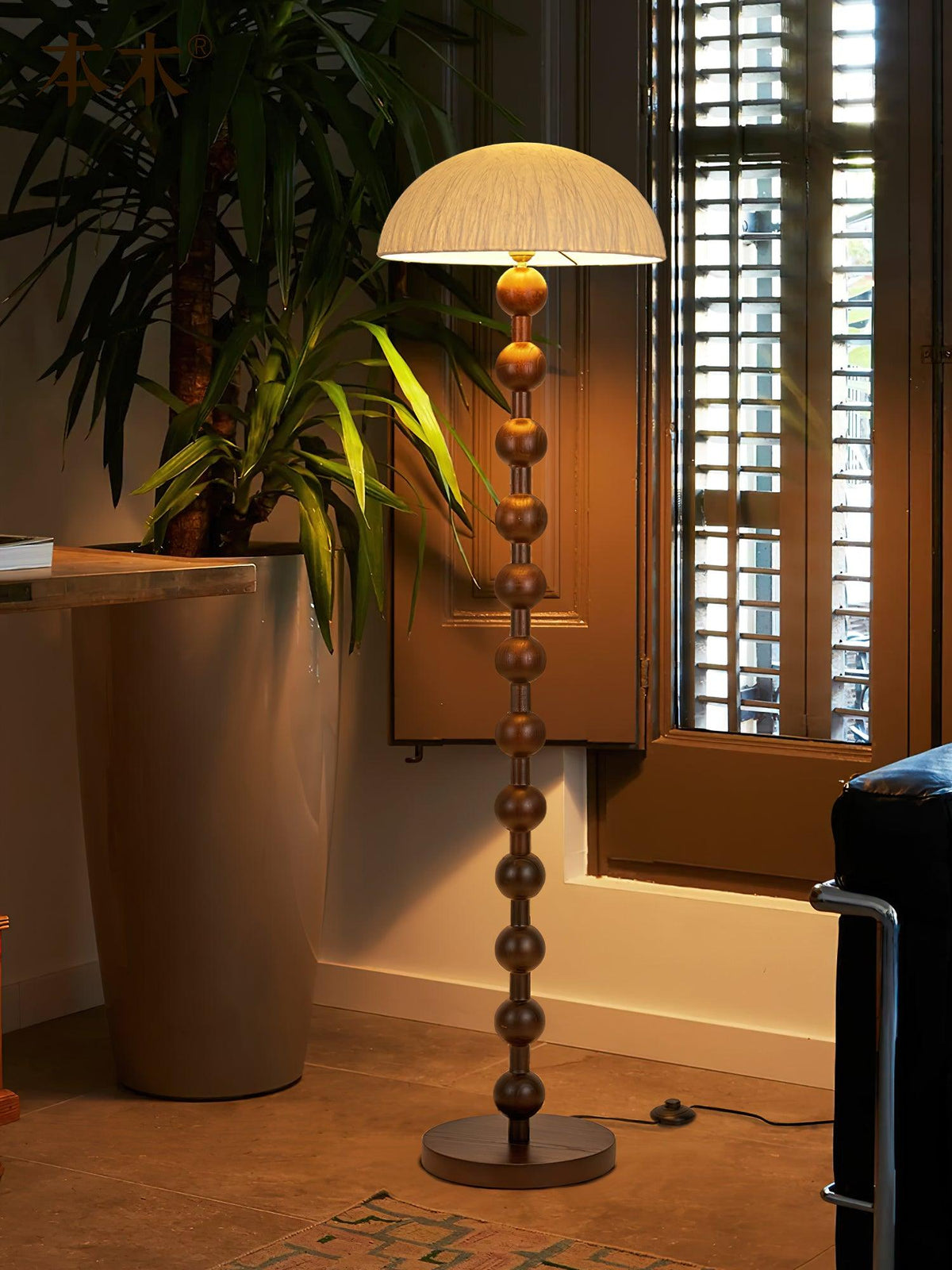 Lyliril retro-gulvlampe i træ