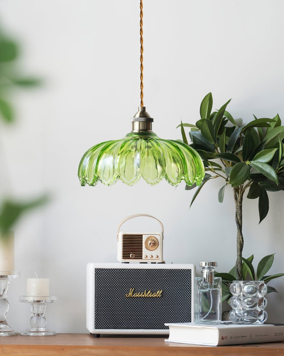 Limea pendellampe med grøn glasblomst
