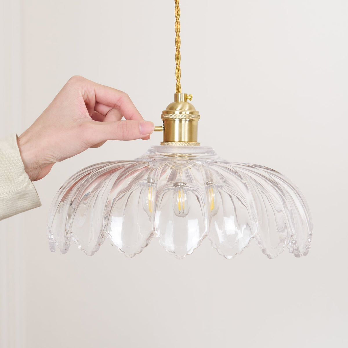 Limea pendellampe med grøn glasblomst