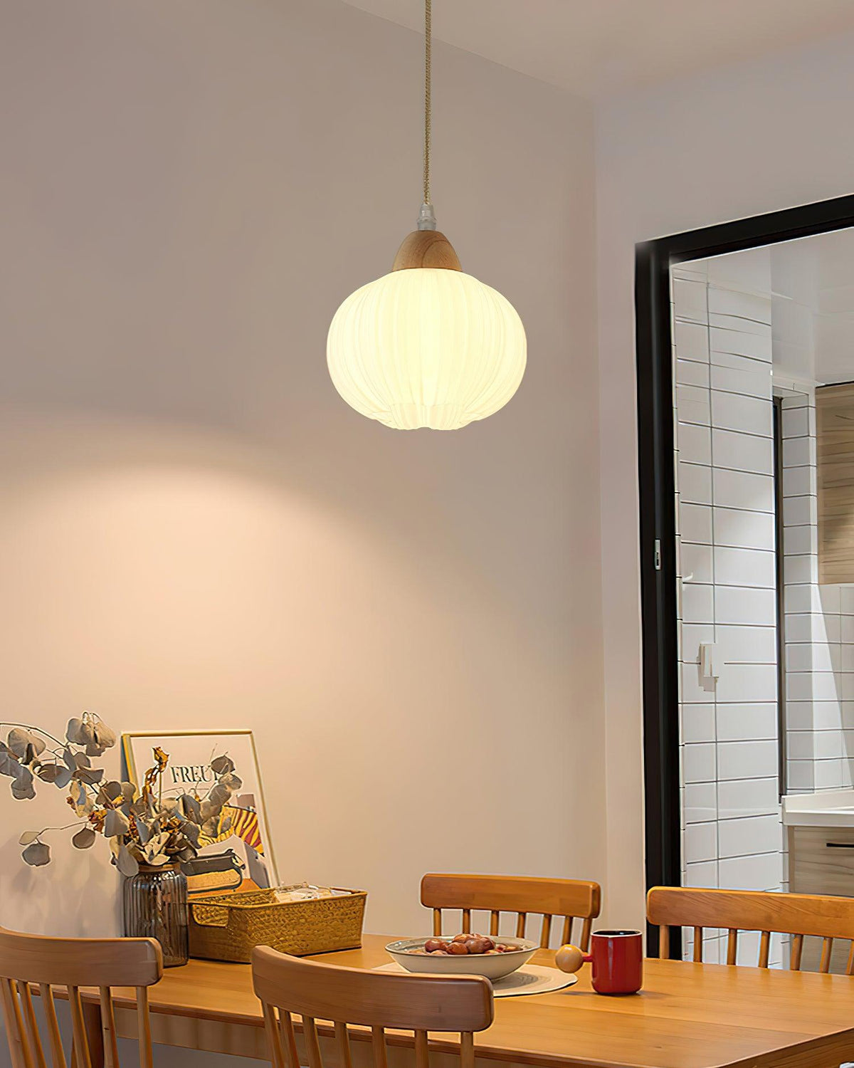 Moderne pendellampe i træ, græskar