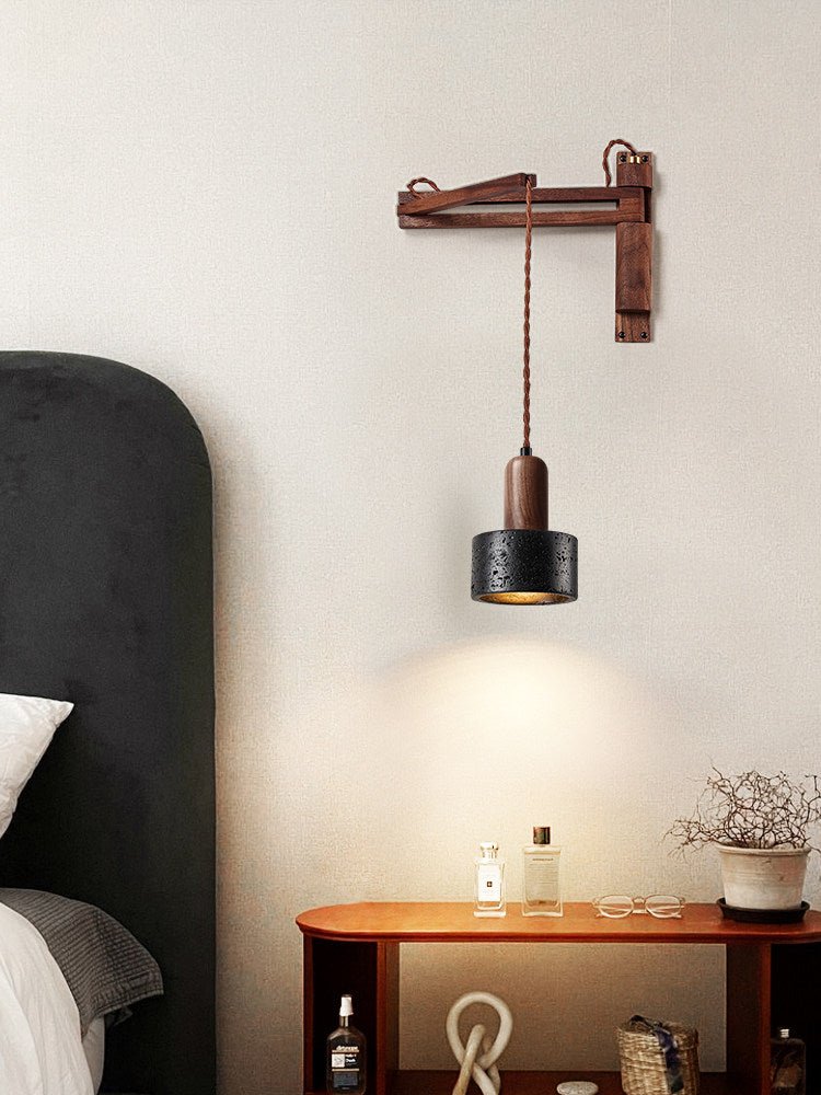 Vamki justerbar vägglampa i svart travertin och trä