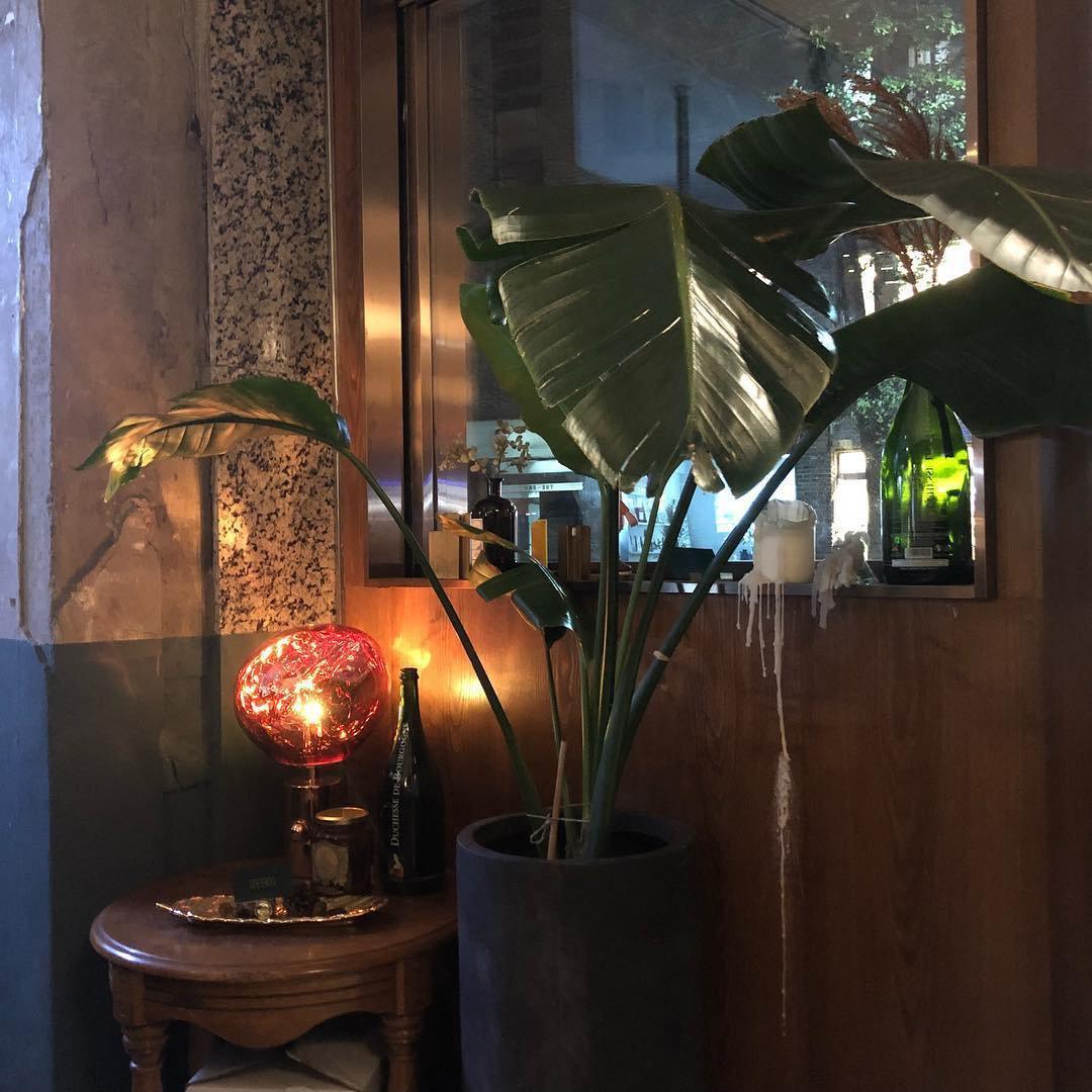 Velan kunstnerisk bordlampe
