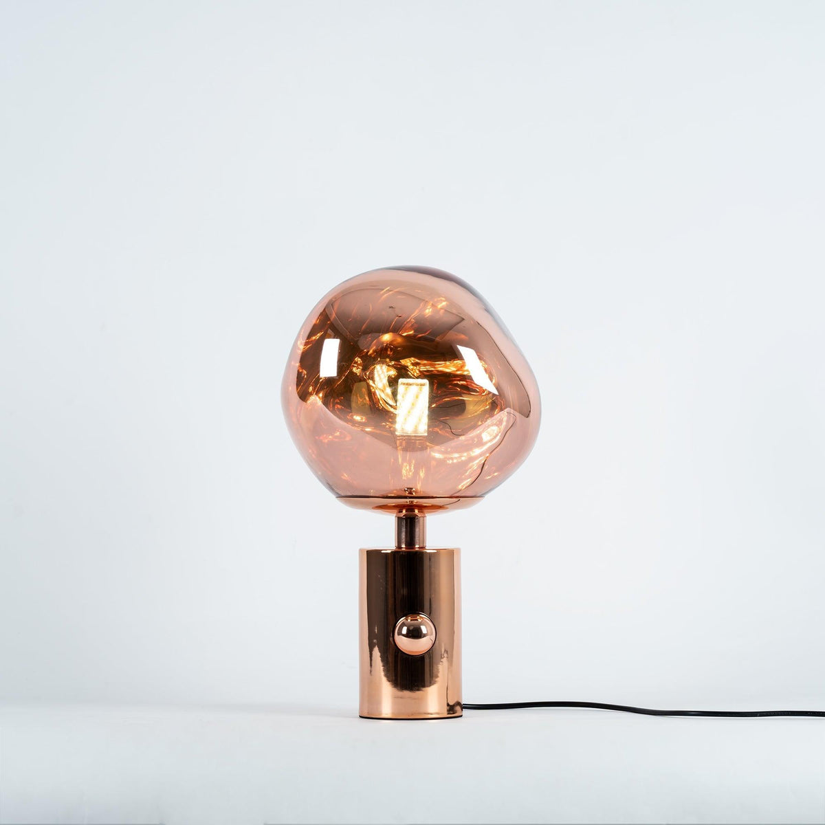Velan kunstnerisk bordlampe
