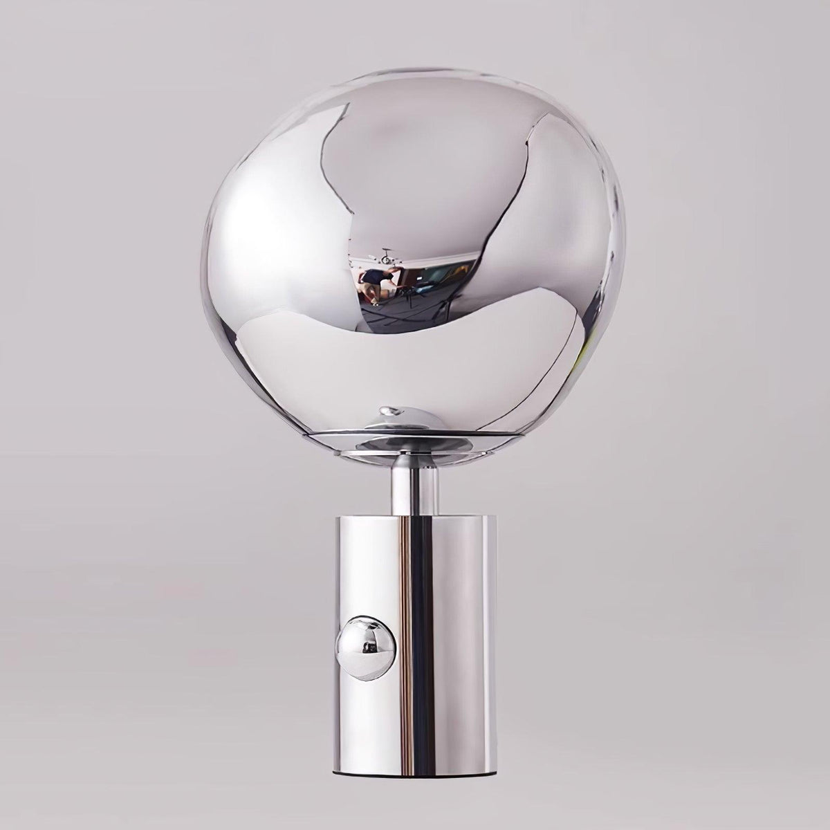 Velan kunstnerisk bordlampe