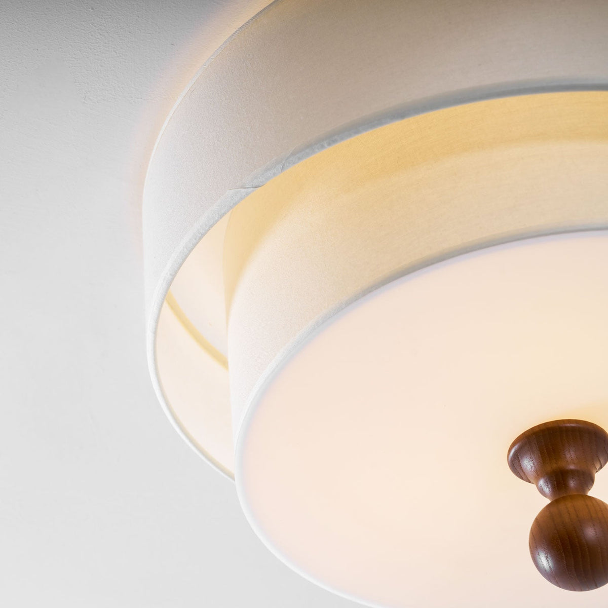 Serelira Dovemont loftslampe med lagdelt stofskærm