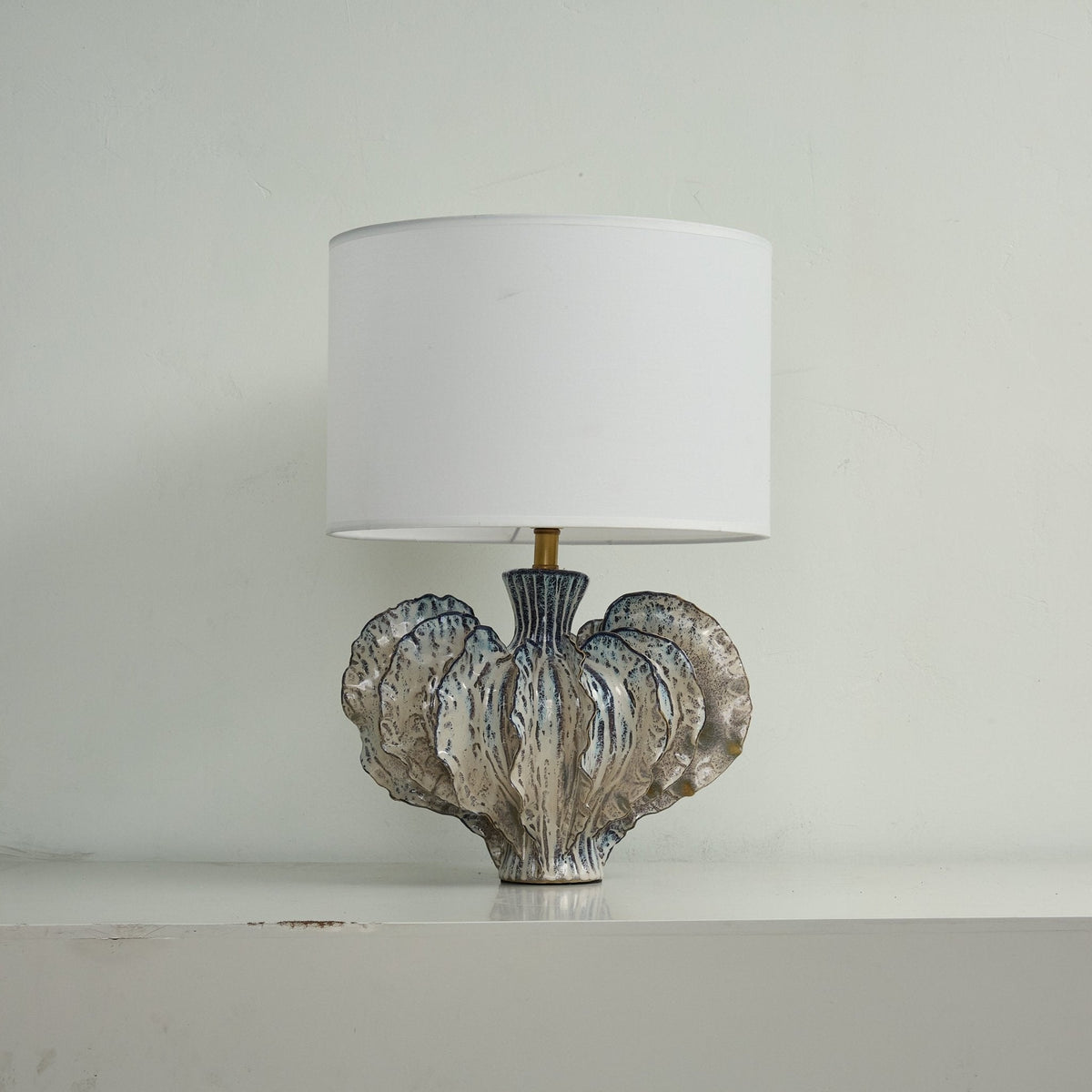 Bladformet keramisk bordlampe