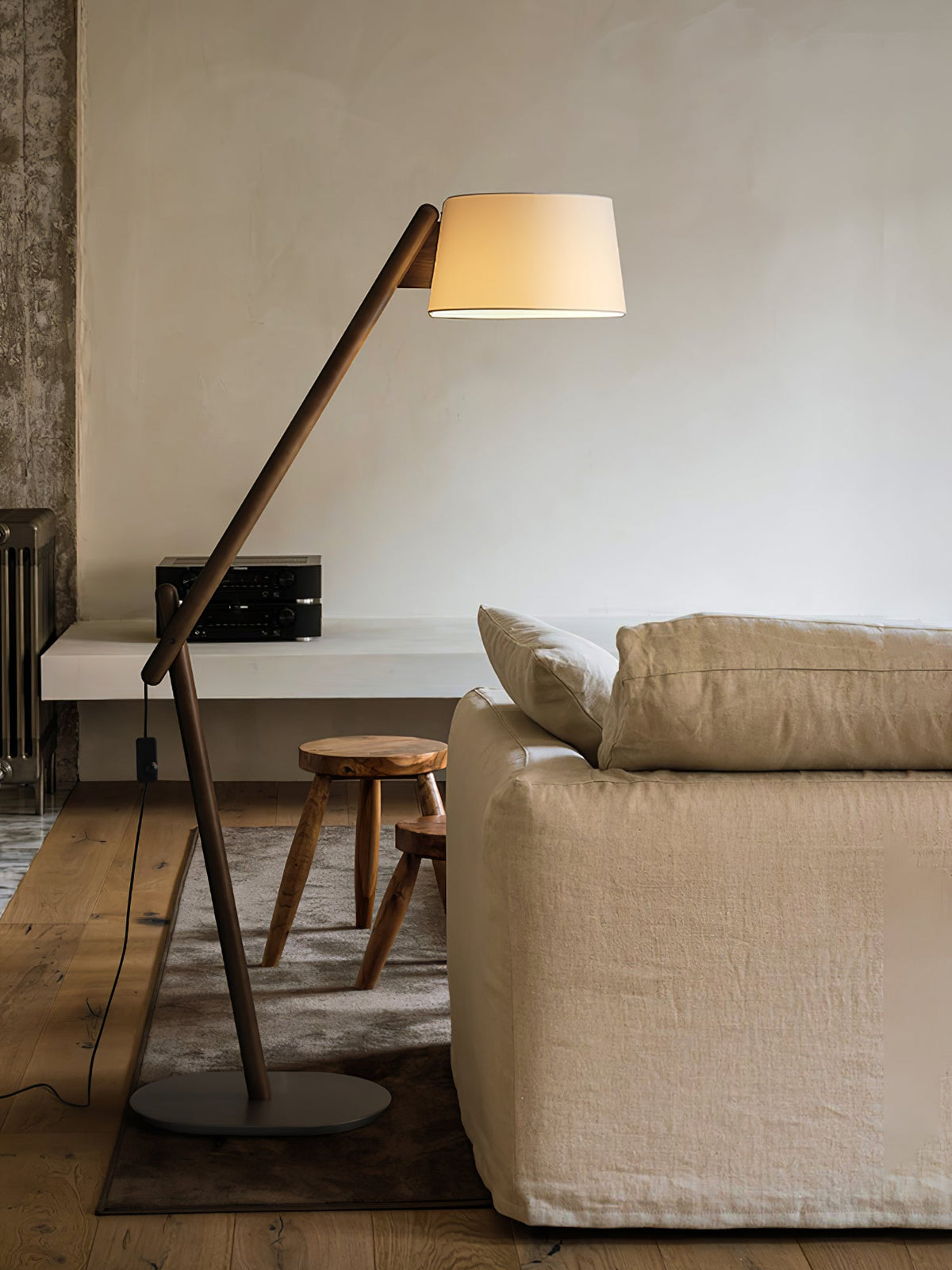 Cethar skandinavisk golvlampa i textil