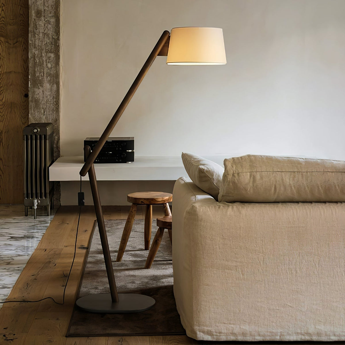 Cethar skandinavisk golvlampa i textil