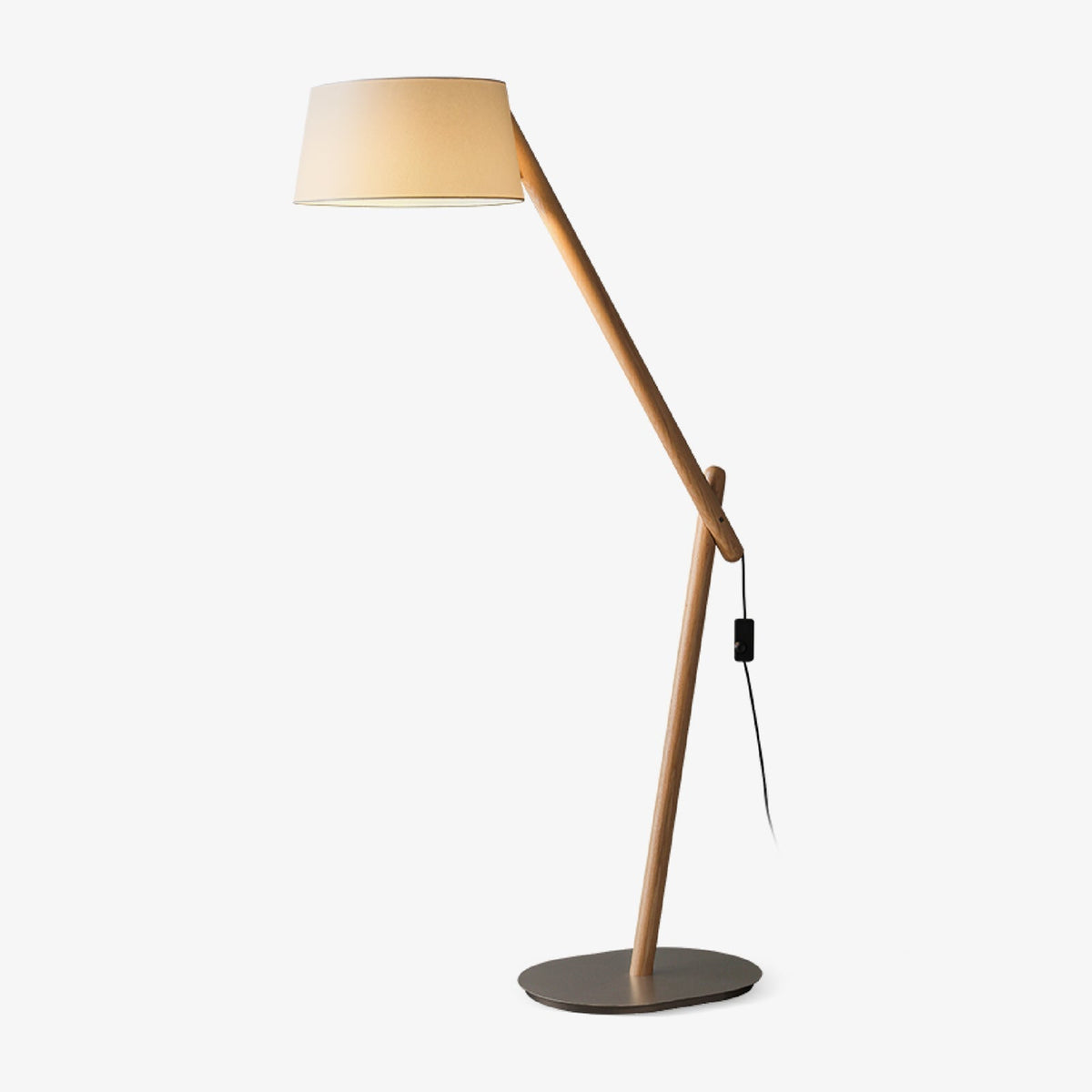 Cethar skandinavisk golvlampa i textil