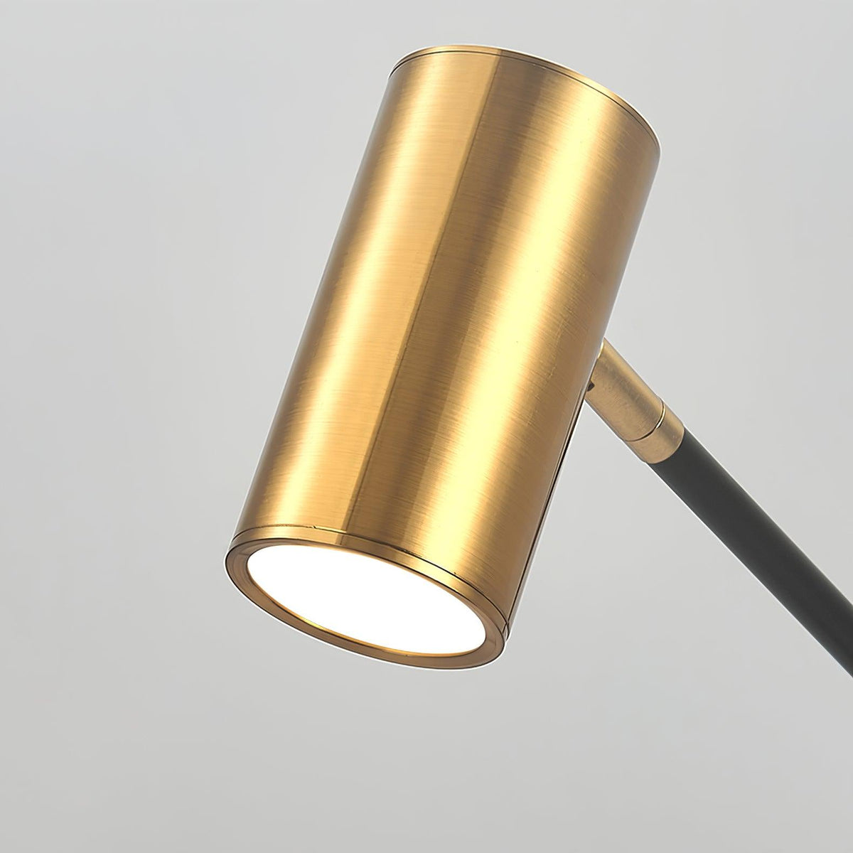 Ivpharil golvlampa i frostat glas