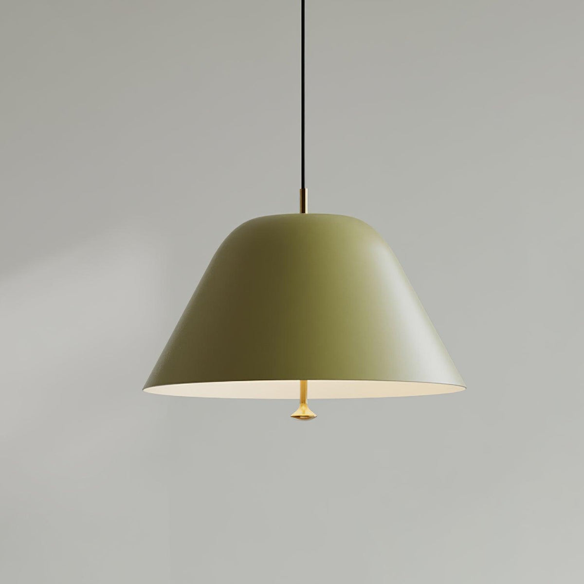Moderne pendel med metalskærm i grøn og hvid, minimalistisk