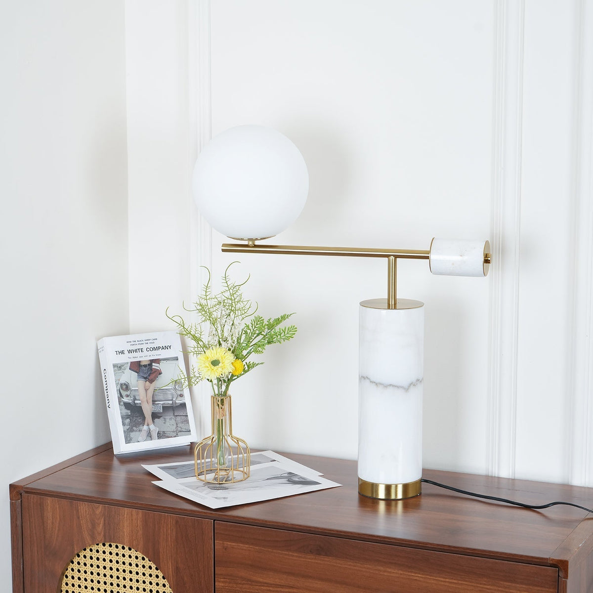 Vathayre minimalistisk bordlampe i marmor