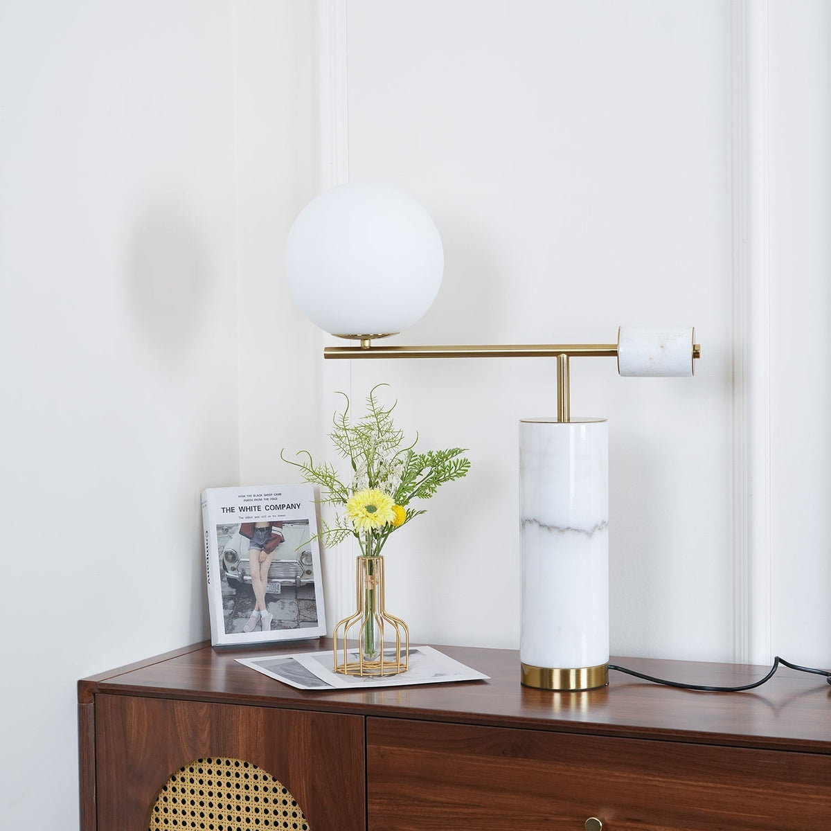 Vathayre minimalistisk bordlampe i marmor