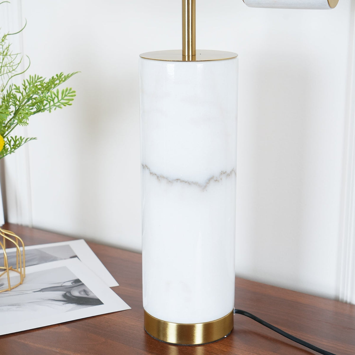 Vathayre minimalistisk bordlampe i marmor