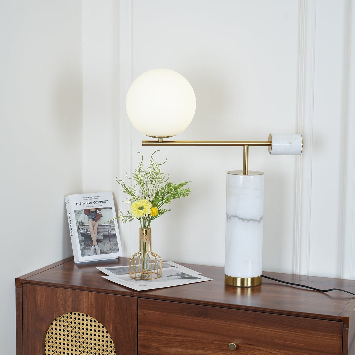 Vathayre minimalistisk bordlampe i marmor