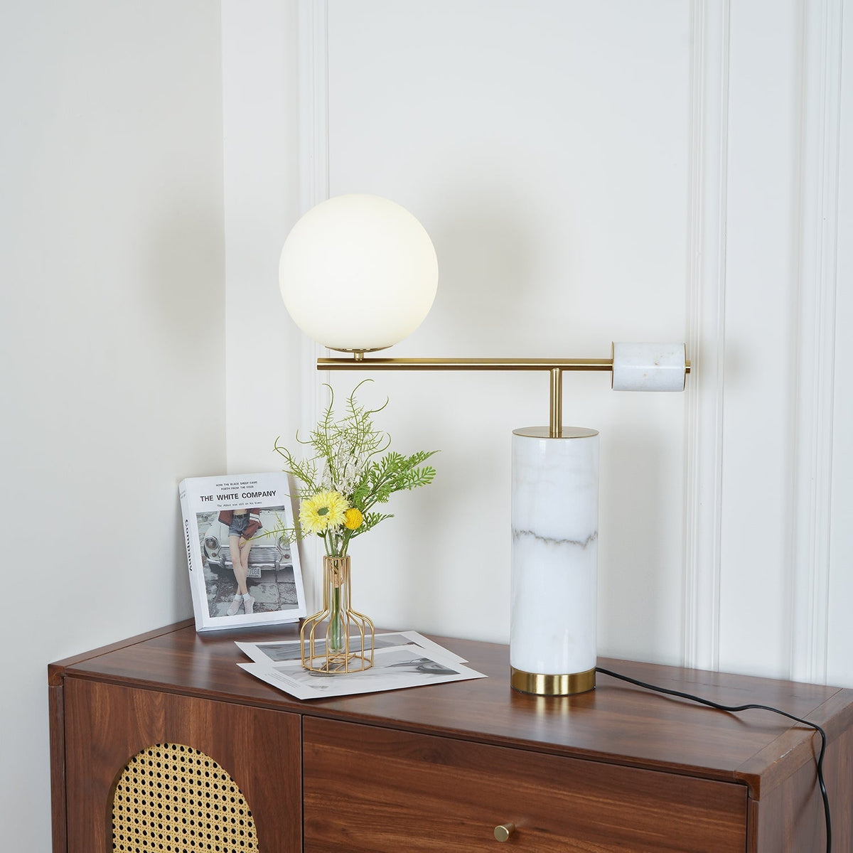 Vathayre minimalistisk bordlampe i marmor