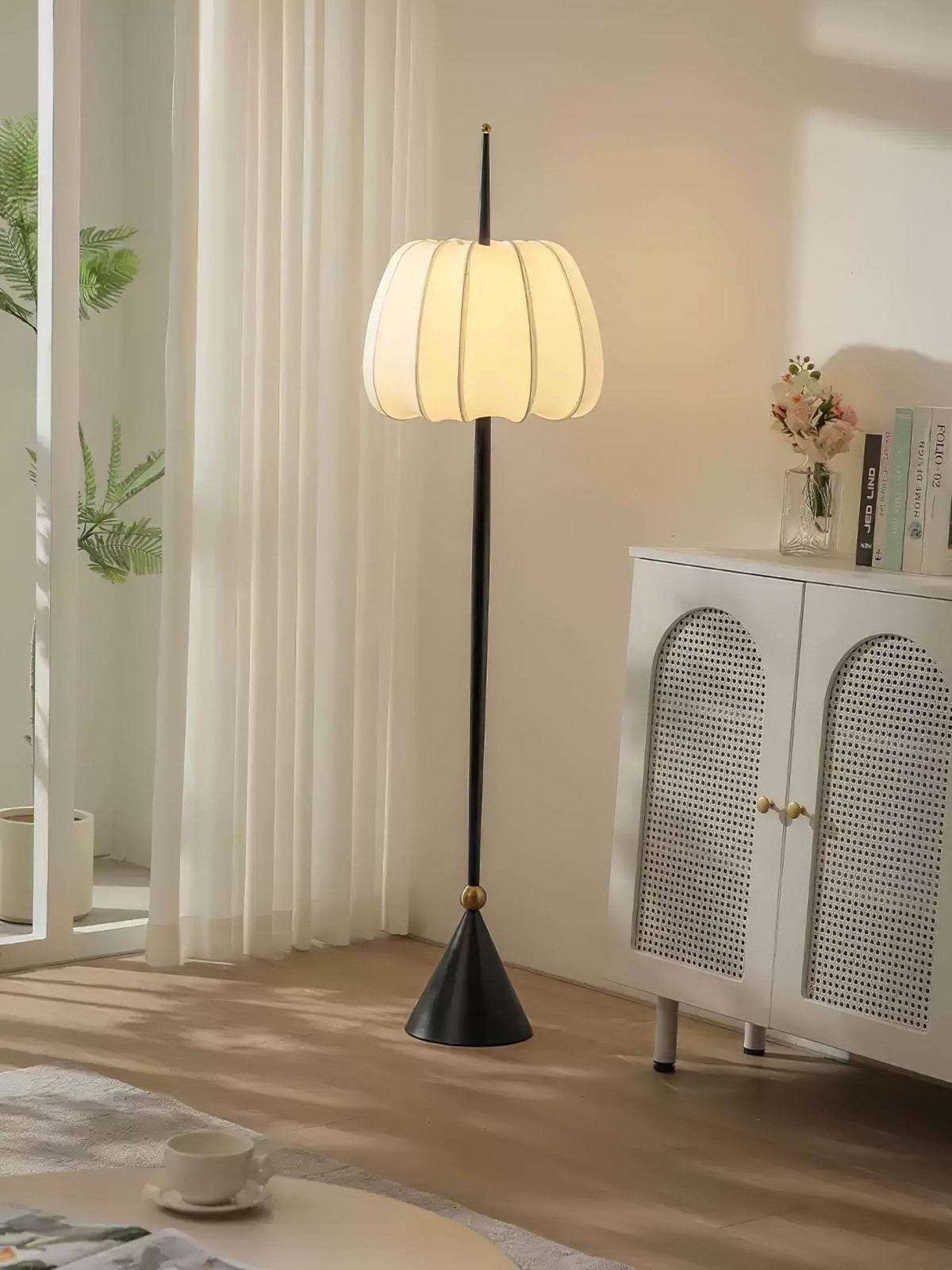 Pick-minimalistinen kangaslattiavalaisin