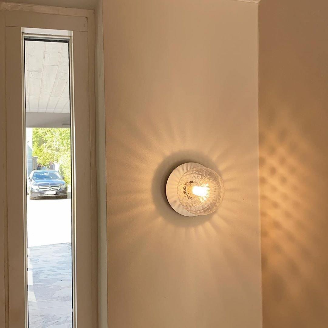 Candeeiro de parede minimalista Nifte em forma de disco e globo
