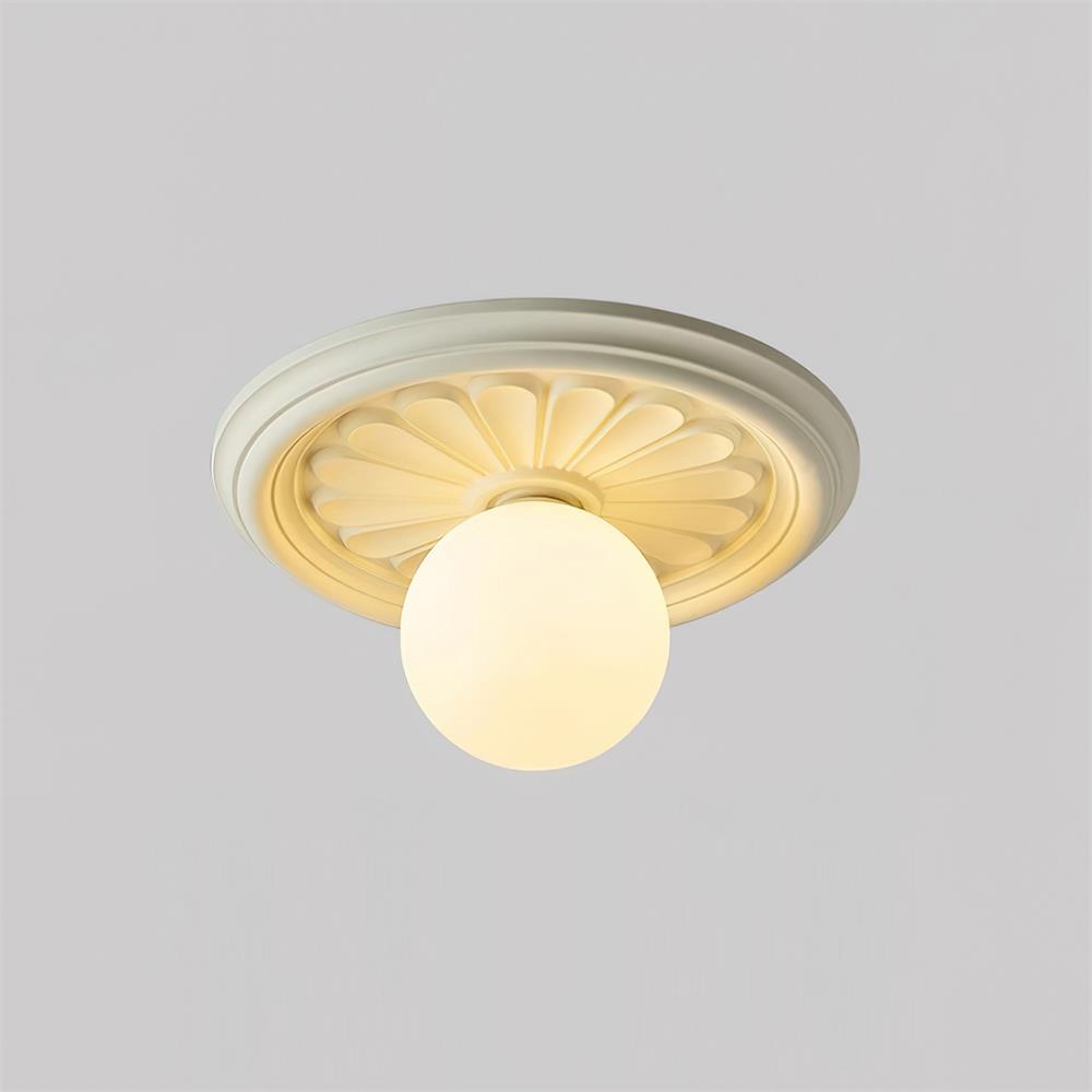 Elya vintage-taklampa med snidad design och globformad skärm