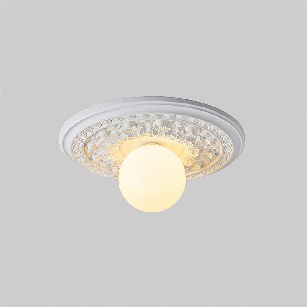 Elya vintage-taklampa med snidad design och globformad skärm
