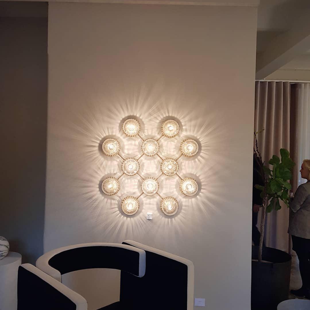 Candeeiro de parede minimalista Nifte em forma de disco e globo