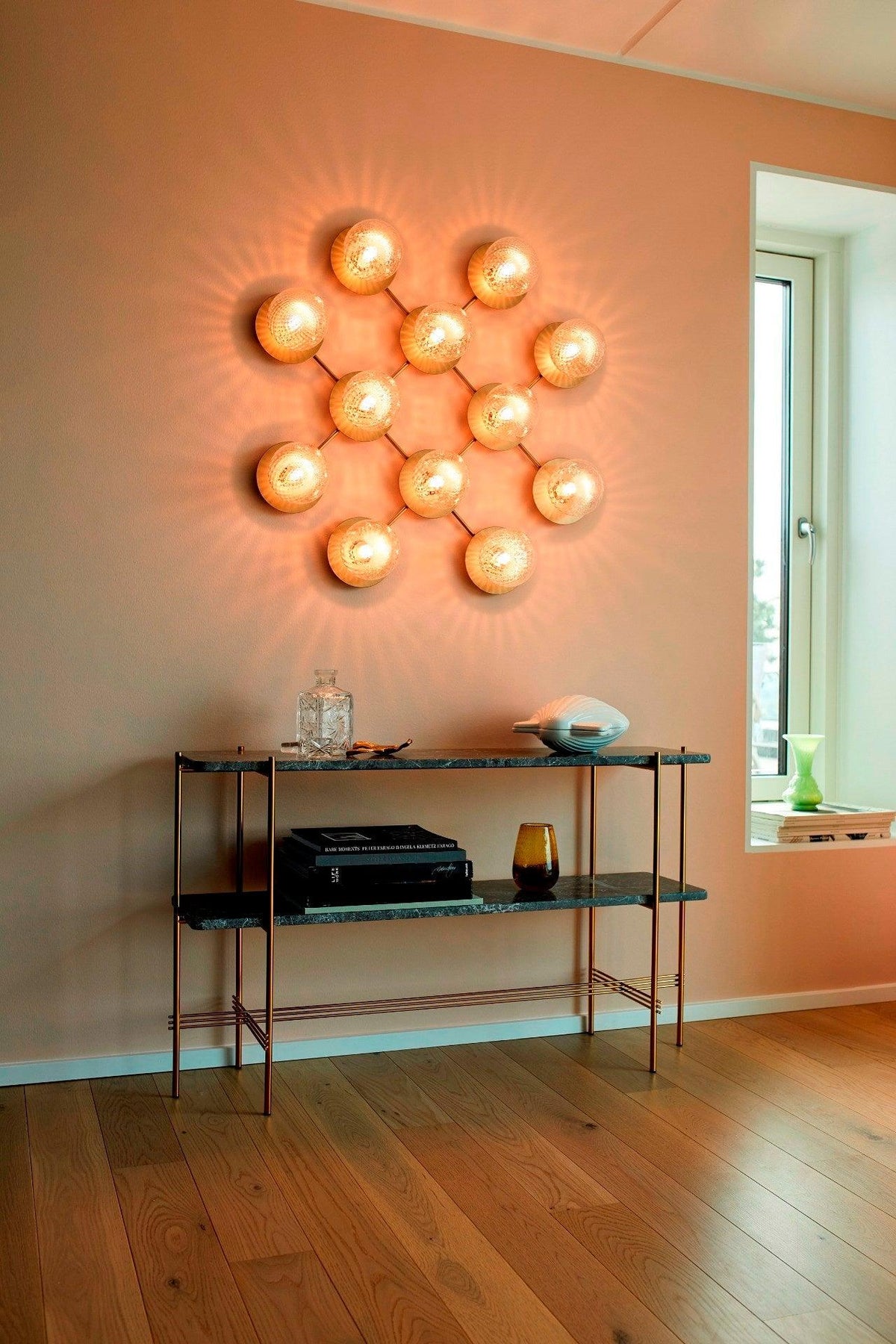 Candeeiro de parede minimalista Nifte em forma de disco e globo
