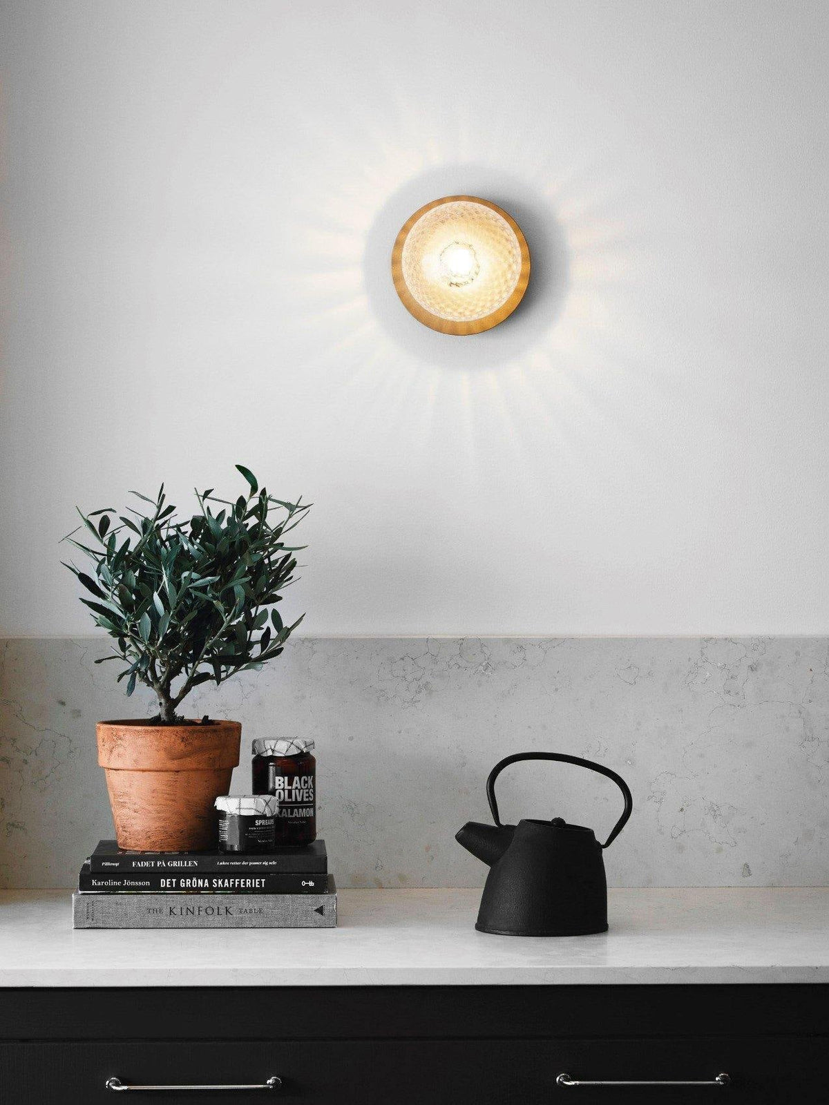 Candeeiro de parede minimalista Nifte em forma de disco e globo